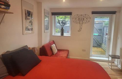 Bishop's Stortford Apartment | 121 Studio - Apartment with Kitchen, Terrace, Stansted Airport Shuttle