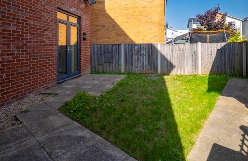 Bletchley House | 14 Guests-6 Bedroom House, Free Parking