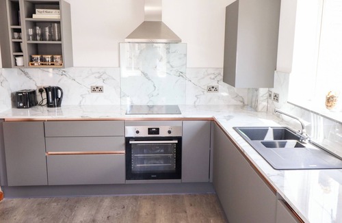 Frampton House | 17 KINGS COURT, pet friendly, character holiday cottage in Kirton