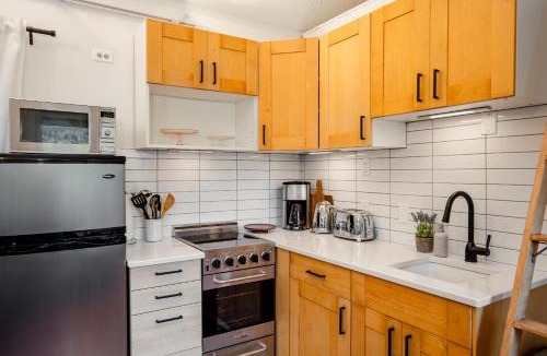 Whistler Creekside House | 1BR and Loft, Close to Creekside Gondola by Harmony Whistler Vacations
