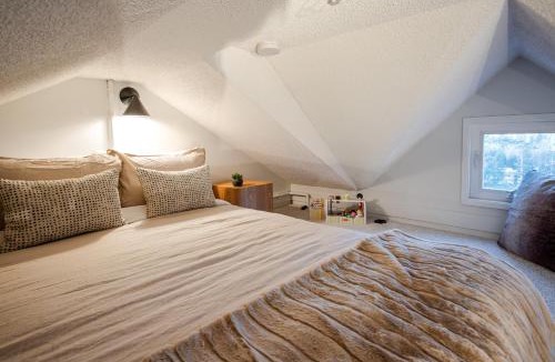 Whistler Creekside House | 1BR and Loft, Close to Creekside Gondola by Harmony Whistler Vacations