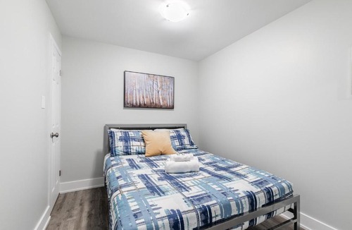 Central Hamilton Apartment | 1BR - Boutique Apt w Netflix - Prime Location