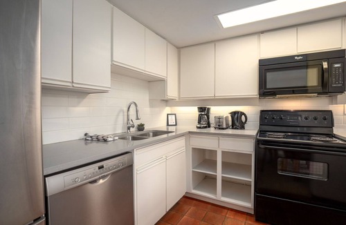Whistler Village Condo | 1BR | Carleton Lodge | Central Village | Ski in Ski out | Whistler Mountain Base | Free Parking