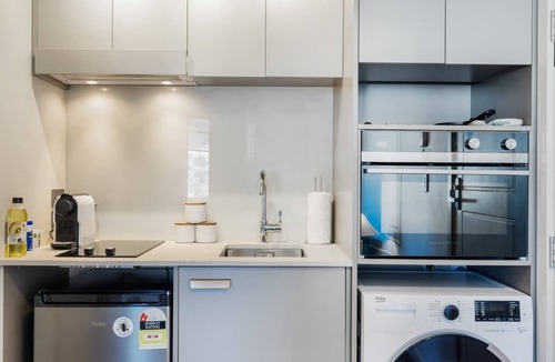 Te Aro Apartment | 1BR Studio in Te Aro - City Lookout