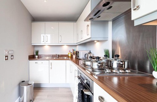 Central Milton Keynes Apartment | 2 Bed 2 Bath in Central MK, Free Parking, Smart TV