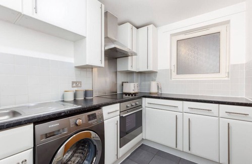 Homerton Apartment | 2 Bed Flat with Balcony in Hackney
