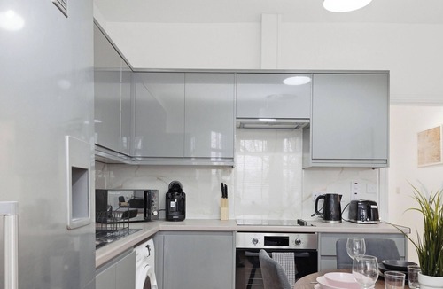 Cann Hall Apartment | 2 Bed Ground Floor Flat Forest Gate E7 0EA · WiFi | Parking | Sleeps 6