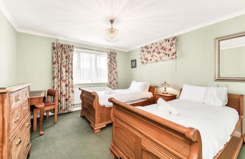 Cherry Hinton Apartment | 2-Bed Home with Free Parking - 2 min Walk to Bus