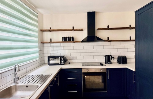 Ault Hucknall House | 2-bed House, Sleeps 4 w/Parking & Garden