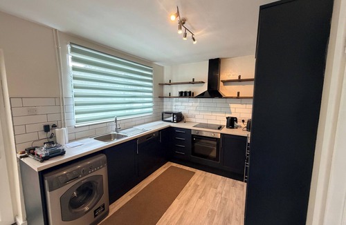 Ault Hucknall House | 2-bed House, Sleeps 4 w/Parking & Garden