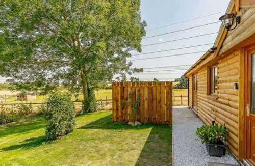 Stanton by Bridge Ski Chalet | 2 Bed in Derby (oc-87408)
