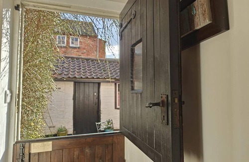 Newark Cottage | 2 Bed in Newark (oc-o36894)