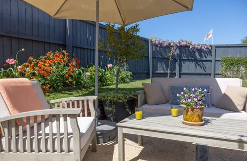 Brading Cottage | 2 Bed in St Helens (oc-76608)