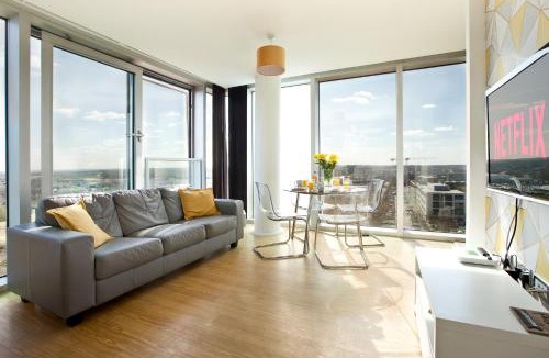 Central Milton Keynes Apartment | 2 Bedroom 2 Bathroom Apartment in Central Milton Keynes with Free Parking and Smart TV - Contractors, Relocation, Business Travellers