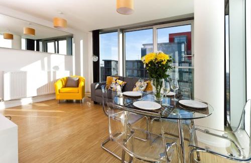 Central Milton Keynes Apartment | 2 Bedroom 2 Bathroom Apartment in Central Milton Keynes with Free Parking and Smart TV - Contractors, Relocation, Business Travellers