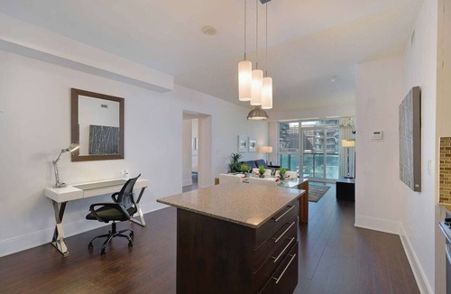 Mount Pleasant West Apartment | 2 Bedroom/2 Bathroom Suite