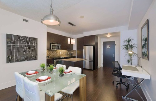 Mount Pleasant West Apartment | 2 Bedroom/2 Bathroom Suite