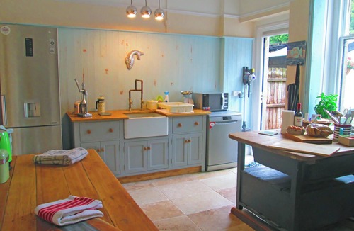 Totland Bay Cottage | 2 bedroom accommodation in TOTLAND BAY