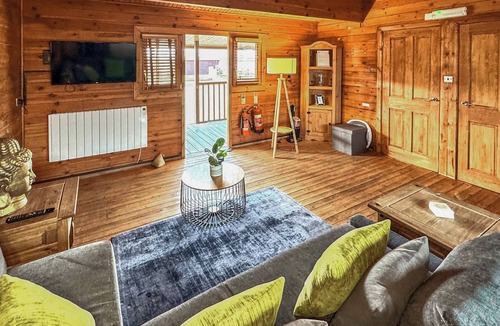 Sawley Ski Chalet | 2 bedroom accommodation in Market Bosworth, near Nuneaton