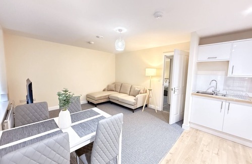 Frampton Apartment | 2 Bedroom Apartment with Street View