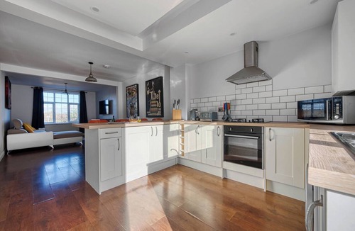 Stoke Bardolph House | 2 Bedroom Bungalow with Garden and Parking