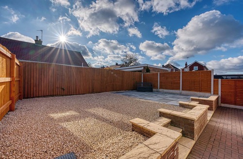 Stoke Bardolph House | 2 Bedroom Bungalow with Garden and Parking
