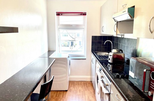 Northolt Mandeville Apartment | 2 bedroom entire flat, 15 min from tube station, family friendly