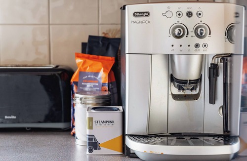 Hackney Apartment | 2 bedroom flat in Hackney, London. Next to several stations and restaurants