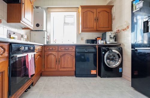 Hackney Apartment | 2 bedroom flat in Hackney, London. Next to several stations and restaurants