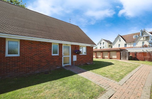 Bembridge Apartment | 2 BEDROOMS - SLEEPS 4 Experience this charming 2-bedroom cottage, thoughtfully refurbished for 2024