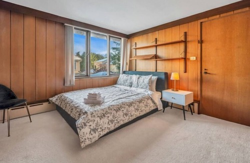 Oakridge House | 2 Bedrooms with Private Bathroom Suite