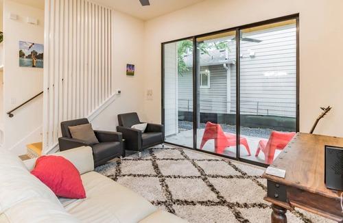 Holly House | 2 houses- 6 bedrooms/4.5bathroom w swimming pool , Only 2 blocks to town lake!