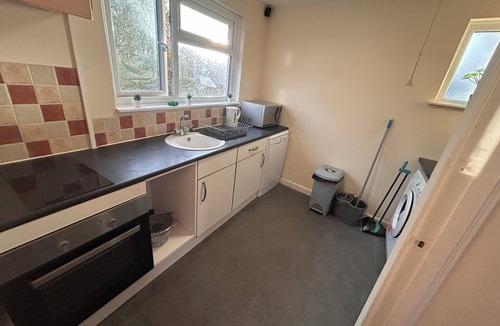 Bedford House | 2 mins from Train station, Lovely Deluxe Double Room