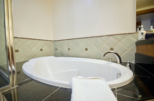 Vail Hotel | 2 Modern Units in Vail w/Gym | 0.8 mi to Adventure Ridge