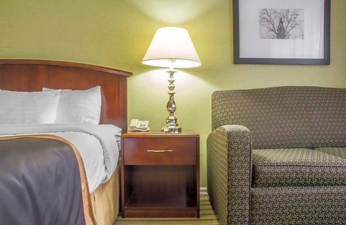 Peterborough Hotel | 2-Star Hotel ∙ Quality Inn Peterborough