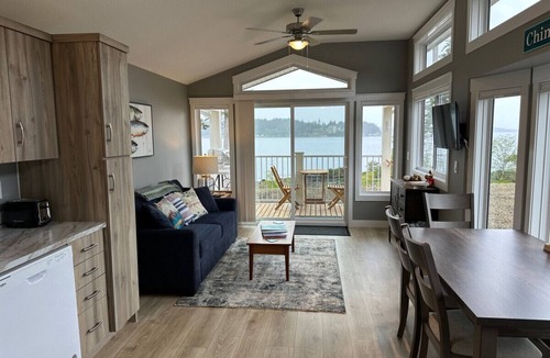 Regional District of Mount Waddington Apartment | 20 - Chinook Cottage