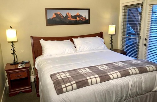 Canmore Apartment | 2BR 2Bath Mountain Condo Resort