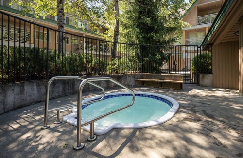 Village North House | 2BR + Loft | Valhalla | King Bed | Private Patio w/BBQ | Village Location | Hot Tub