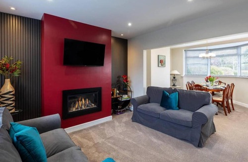 Edwinstowe House | 3 Bed Family-Friendly house at Sherwood Forest