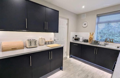 Edwinstowe House | 3 Bed Family-Friendly house at Sherwood Forest