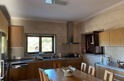 Alpendurada e Matos House | 3 Bed House - Sleeps 6 - Parking - Wifi