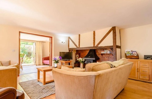 Bretforton Cottage | 3 Bed in Evesham (oc-89477)