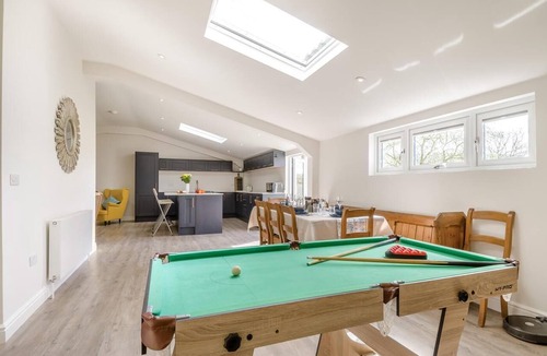 Mangotsfield Apartment | 3 Bed in Winchcombe (oc-b39503)