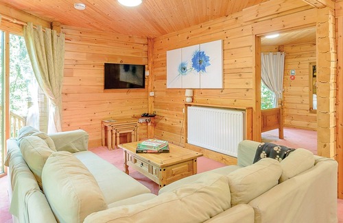 Edwinstowe Cabin | 3 bedroom accommodation in Sherwood Forest, Rufford