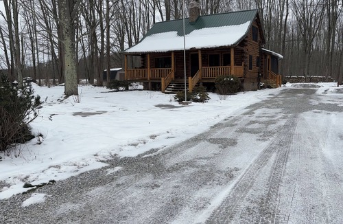 Shore Cabin | 3-bedroom cabin in country setting with AC, WiFi, 15-20 min. to local wineries.