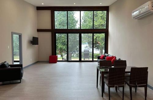 Lakefield House | 3-bedroom Lakefront Villa #10
