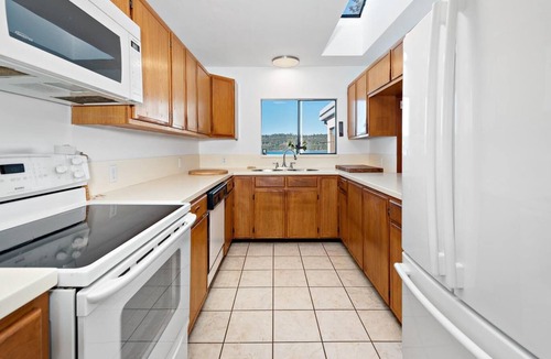 Comox Valley House | 3 Bedroom Oceanfront House