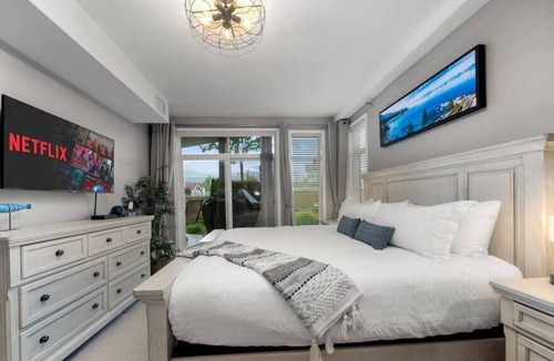North End Condo | 3 Bedroom / Poolside / Lakefront / Pools & Hot Tub