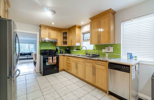 Mount Pleasant House | 💥💎3 bedrooms 1.5 baths near Downtown W/AC 2 car parking. 1204 sq ft/111 sq m