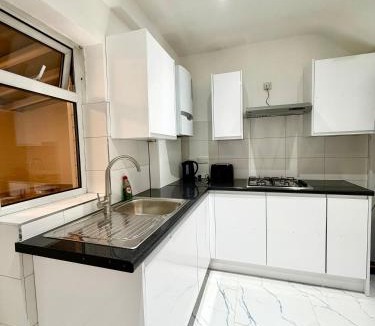River House | 3 Bedrooms House CheapUKholiday